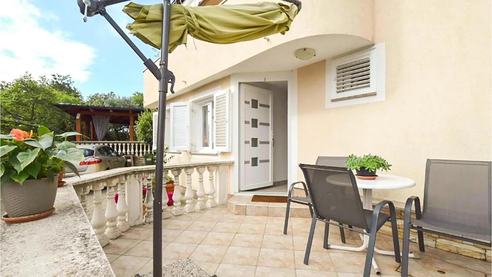 Amazing Apartment In Cizici With Wifi