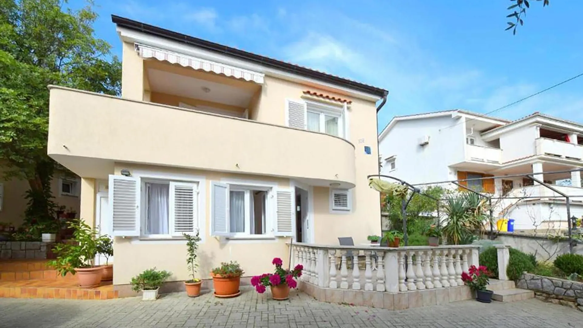 Amazing Apartment In Cizici With Wifi