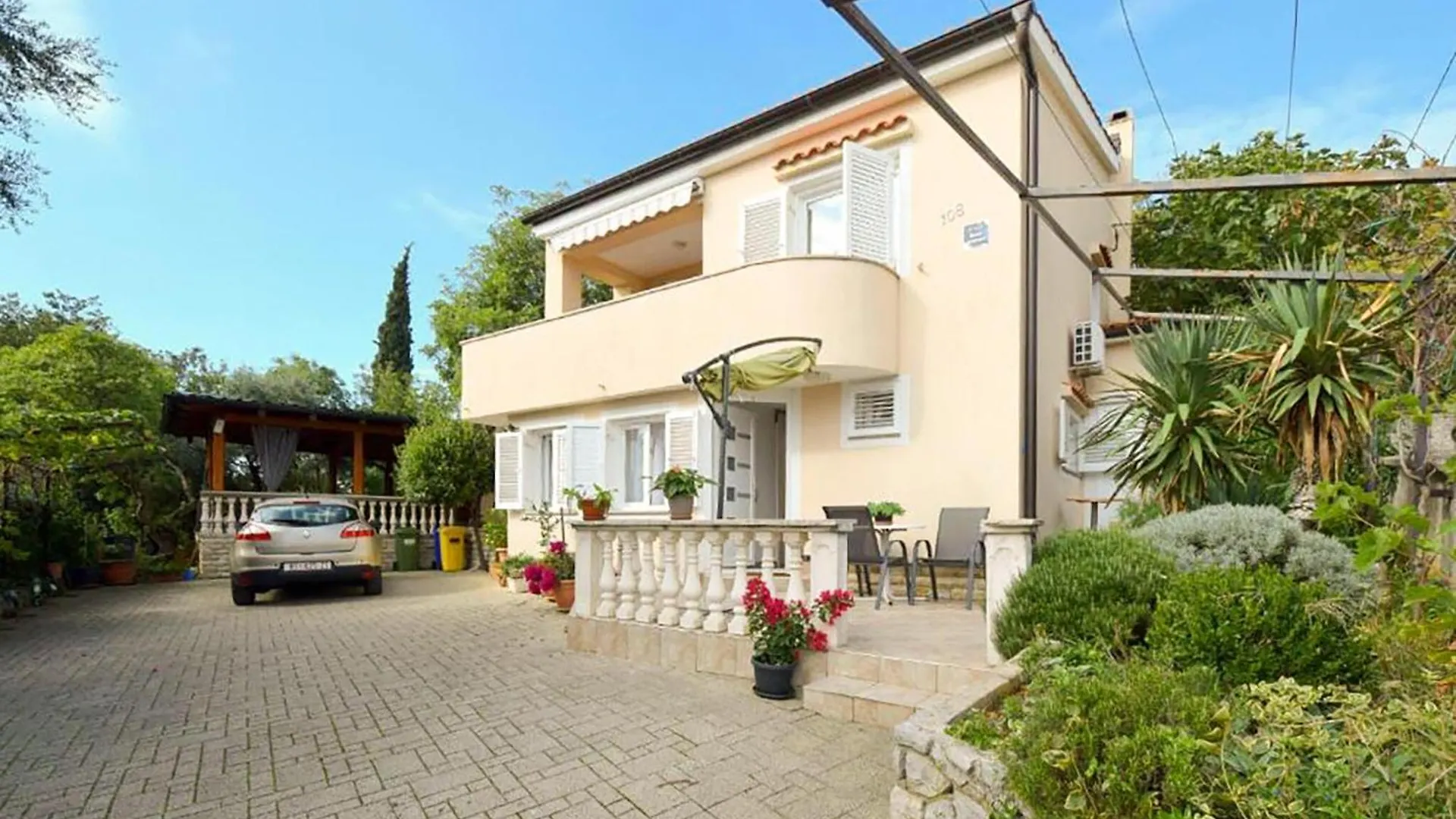 Amazing Apartment In Cizici With Wifi